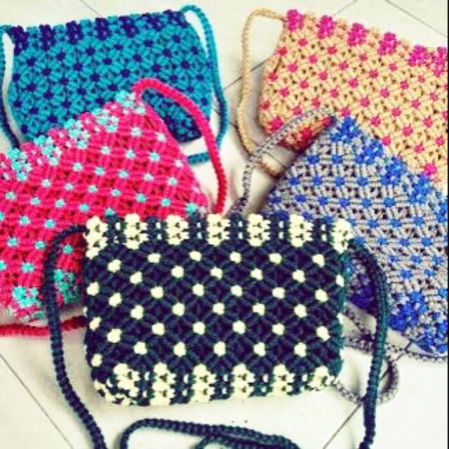 Tas anyaman dari tali kur