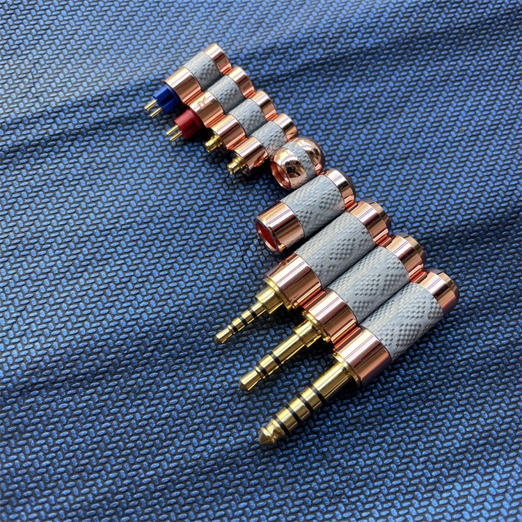 1pc slider splitter MMCX 0.78 A2DC 2.5MM 3.5MM 4.4MM Bahan Serat Karbon Warna Rose Gold