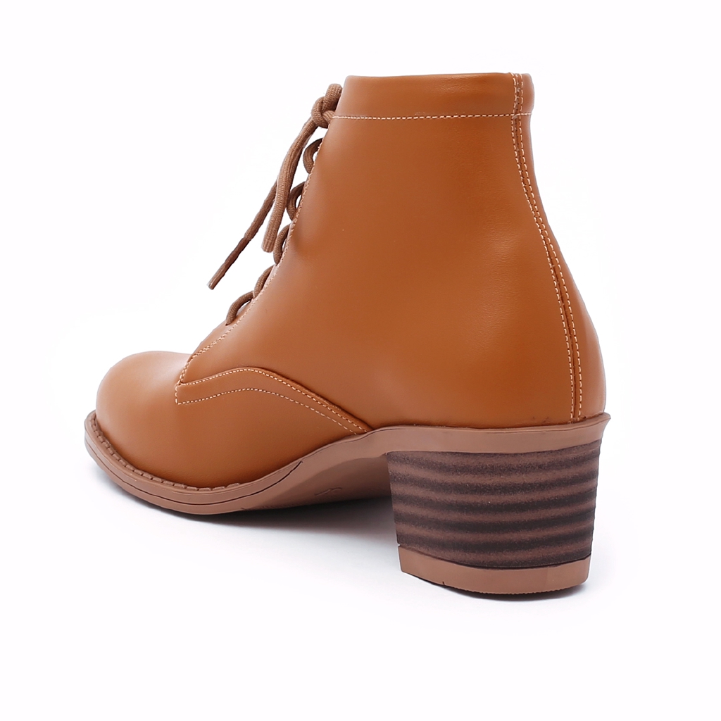 KHK by Khakikakiku Beverly Boots Brown