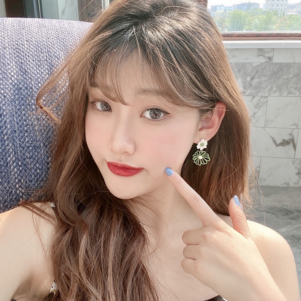 Anting Bentuk Bunga Daisy Model Hollow Warna Kontras Untuk Wanita