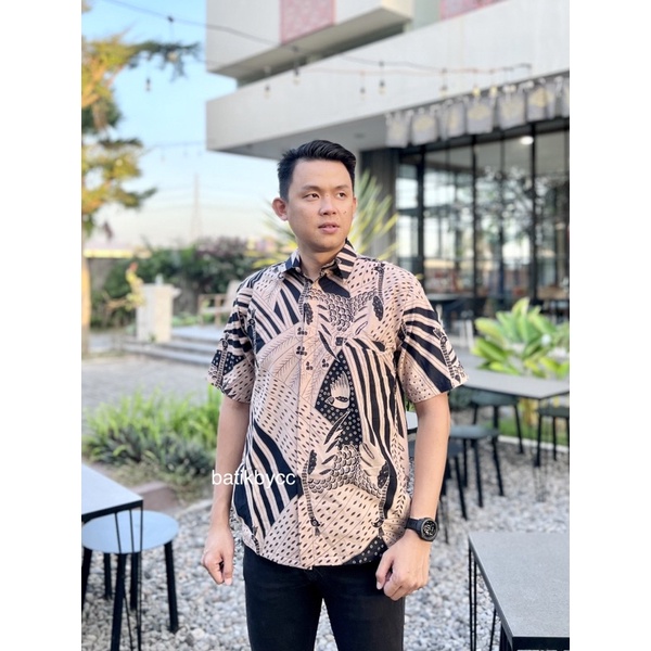 kemeja batik pria lengan pendek motif merak ngibing