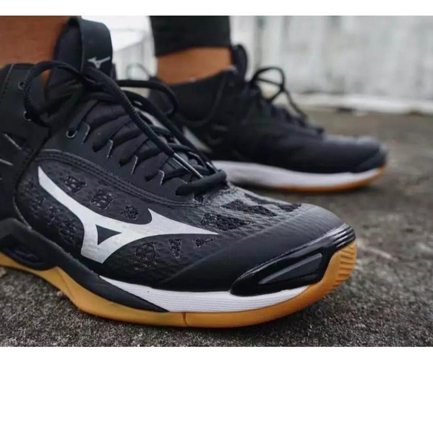 #Hot COD sepatu volli mizuno momentum high hitam putih olahraga pria ヾ(∇＠)ノ