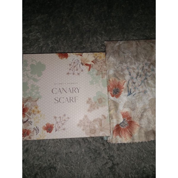 canary scarf wearing klamby preloved