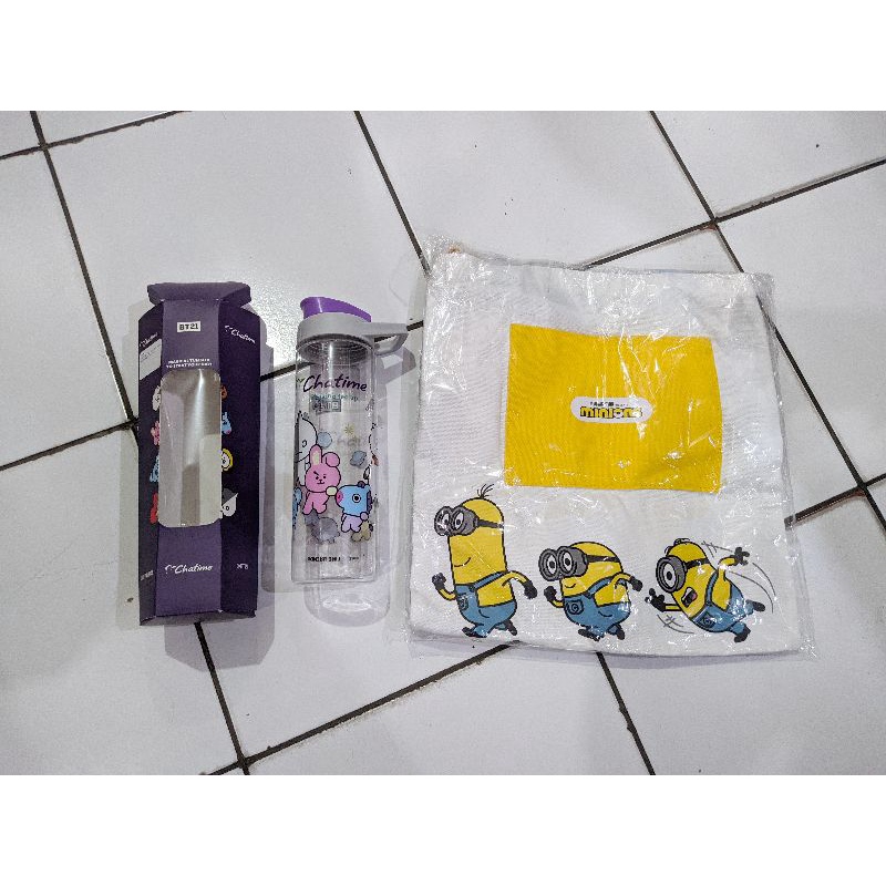 Tumbler chatime bt21 + tas minion look at me / run to you (1paket)