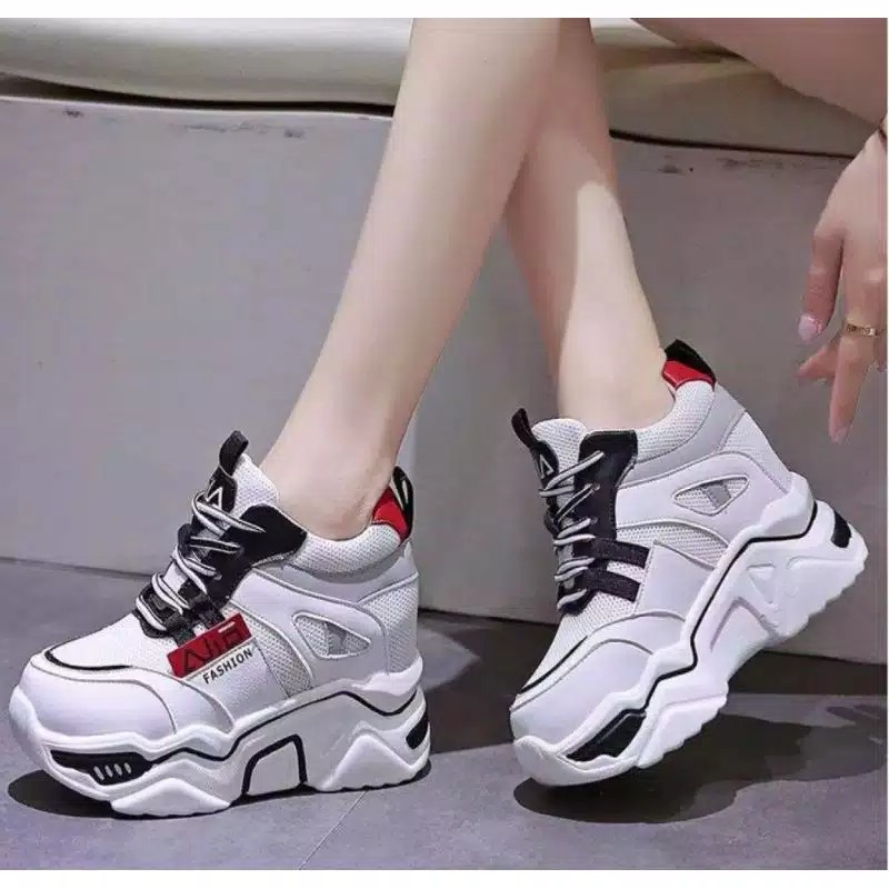 Sepatu Boots Sneakers Wanita Modis KP102