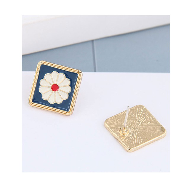 LRC Anting Tusuk Fashion Golden Daisy Oil Drop Geometric Square Earrings A61785