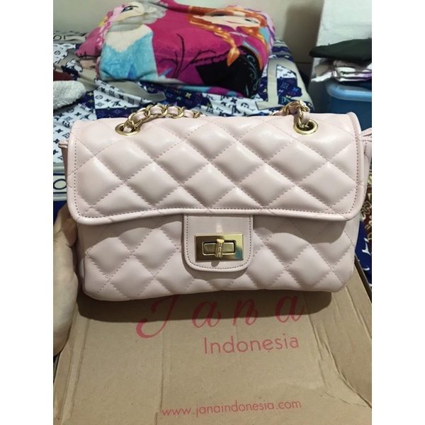 Tas model Channel in Baby pink by Jana Indonesia