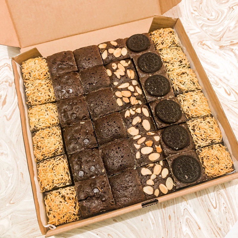 

Gwud.Brownie - HAMPERS NATAL MURAH BESAR/Chritmas Hampers/kue ulang tahun/kue coklat hampers uk. 30x30 cm