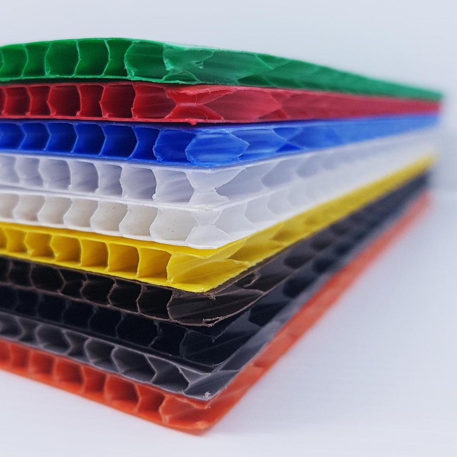 

Lembar Karton Plastik PP Corrugated tebal 2mm Uk. 50x75 cm (1 pack isi 5 lbr)
