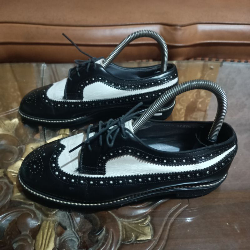 sepatu second import. sepatu bekas preloved size 37
