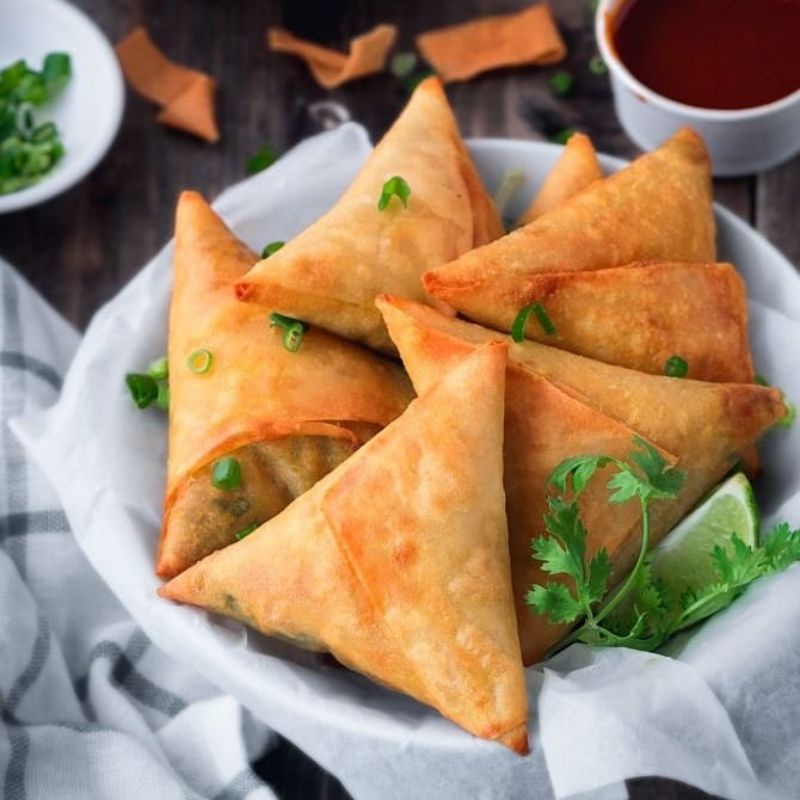 

Samosa ayam rasa otentik enak dan lezat 1 pack isi 10 pcs