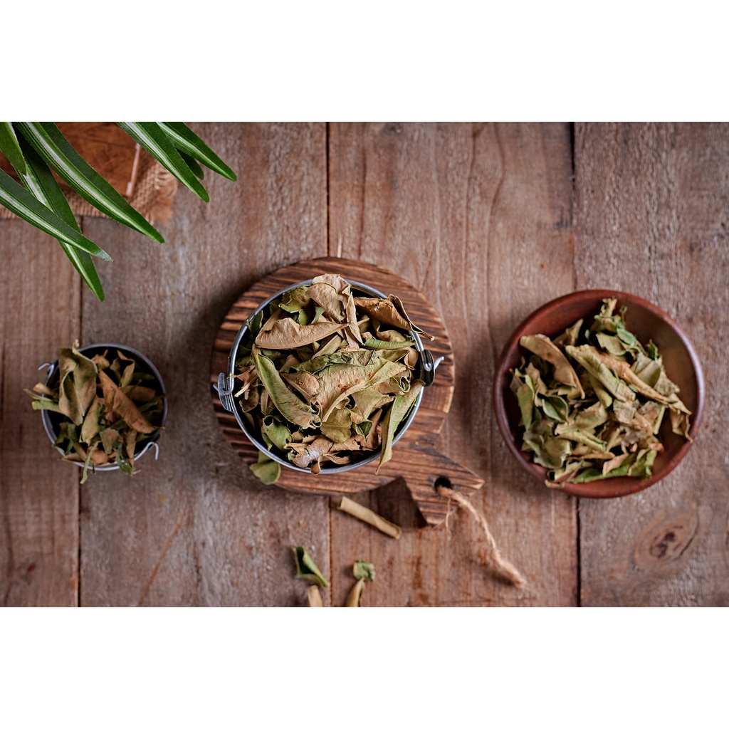 

SpiceMate - Daun Jeruk Kering Murni / Citrus Leaf Dry Premium / Kaffir Lime Dry Rempah Asli 250g