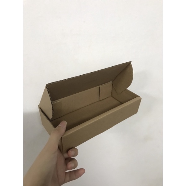

Kardus Packaging Die cut souvenir 140 22x10x5 cm