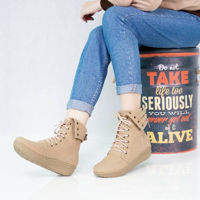 sepatu boots wanita ,sepatu boots perempuan, sepatu boots cewek, sepatu wedges boots BP 043