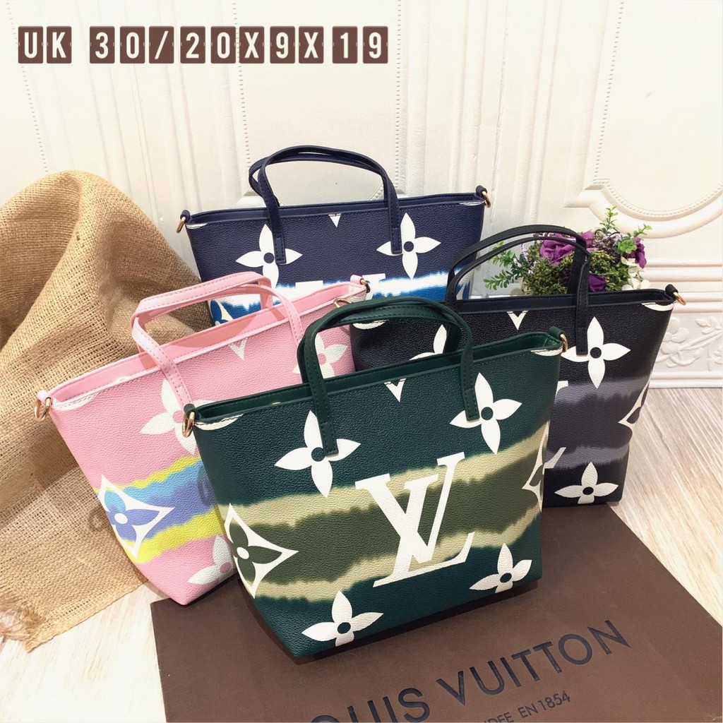 LV TOTE ESCALE
