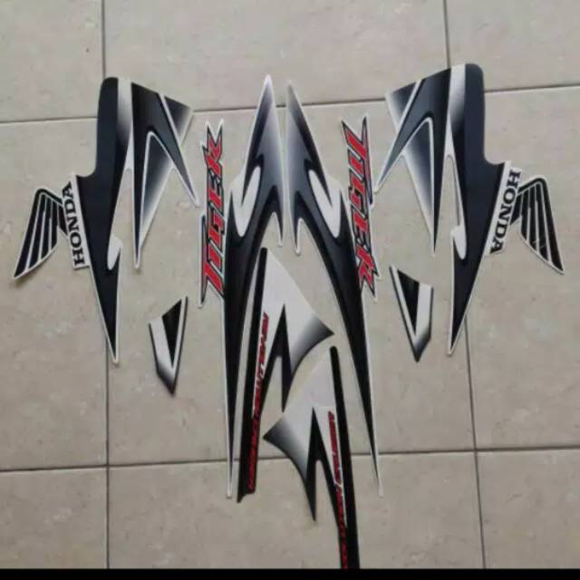 Striping tiger revo 2013 putih