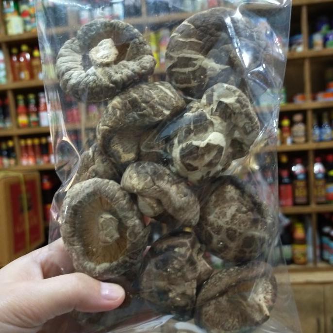 

Big Sale Jamur shitake / shiitake mushroom / Hioko / jamur hioko Grade A 100gr Promo Awal tahun