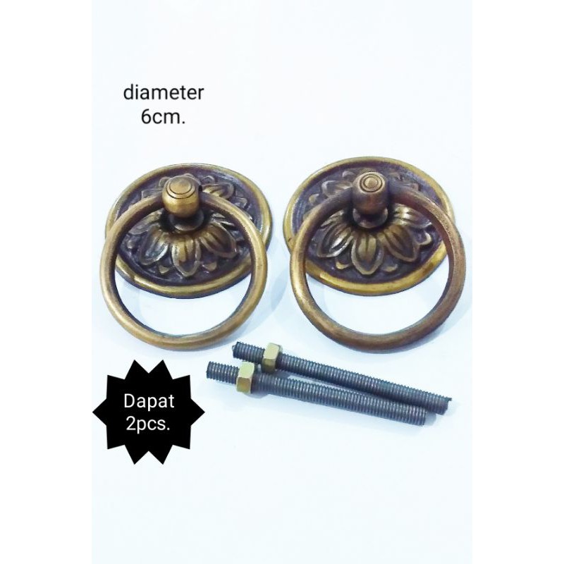 Tarikan pintu kuningan antik diameter 6cm.