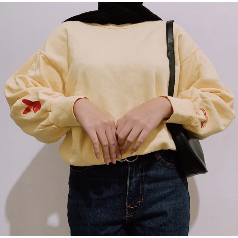 Thrift crewneck tangan balon / oversize. [@thriftinginaje]