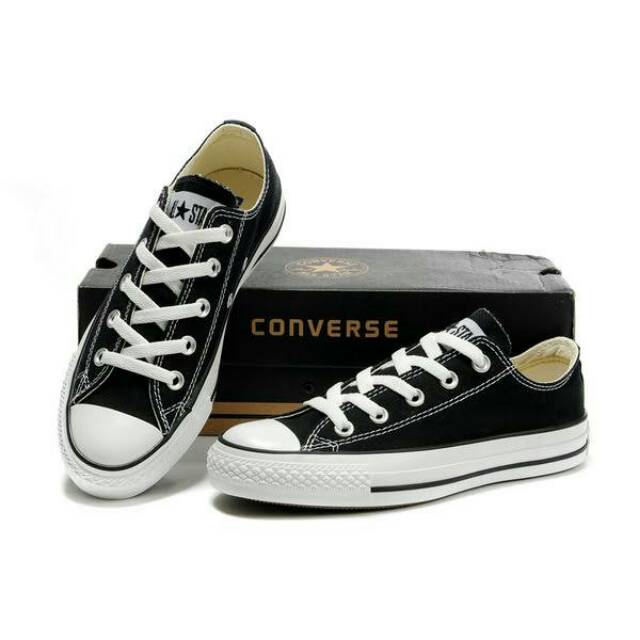 sepatu sneakers