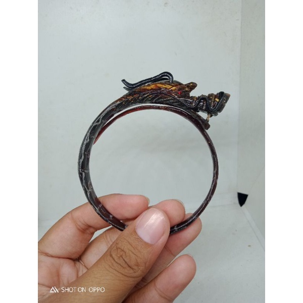 gelang akar Bahar motif naga ukir merah tembus cahaya