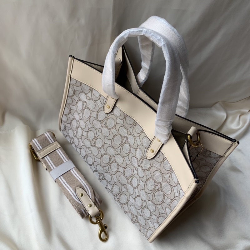 Coach Field Tote 30 In Signature Jacquard (C3282)