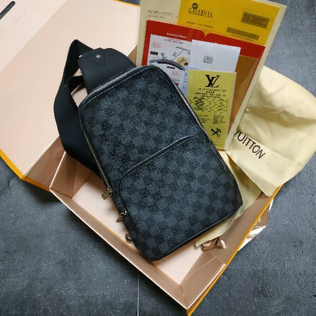 Tas pria bodybag louis vuitton grade ori
