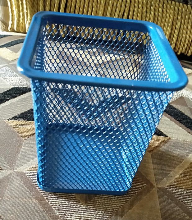 Tempat Taruh Bolpen / Keranjang Tempat Bolpen Besi