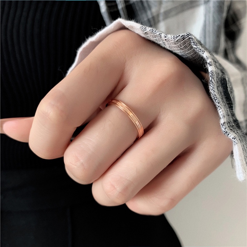 Cincin Baja Titanium Huruf Sederhana Mas Rose Gold Fashion Pria Wanita Rings