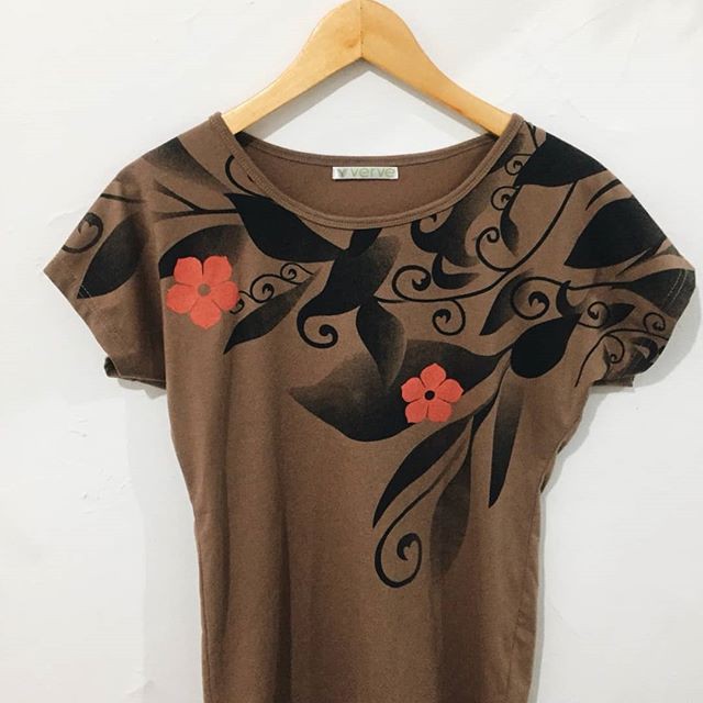 KAOS WANITA (bekas)layak pakai