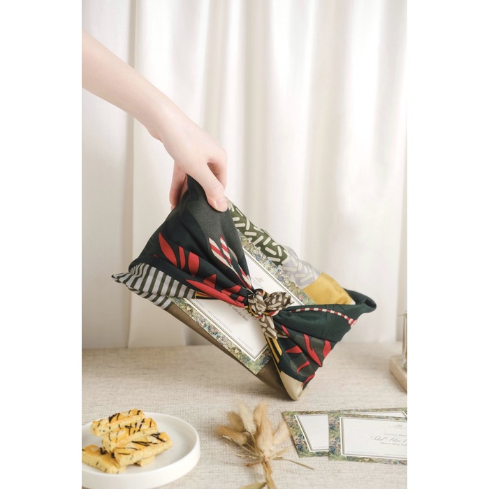 

Fitri Hampers B by Hampers & Cookies
