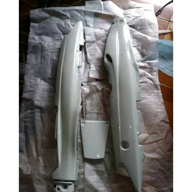Cover body samping f1zr putih