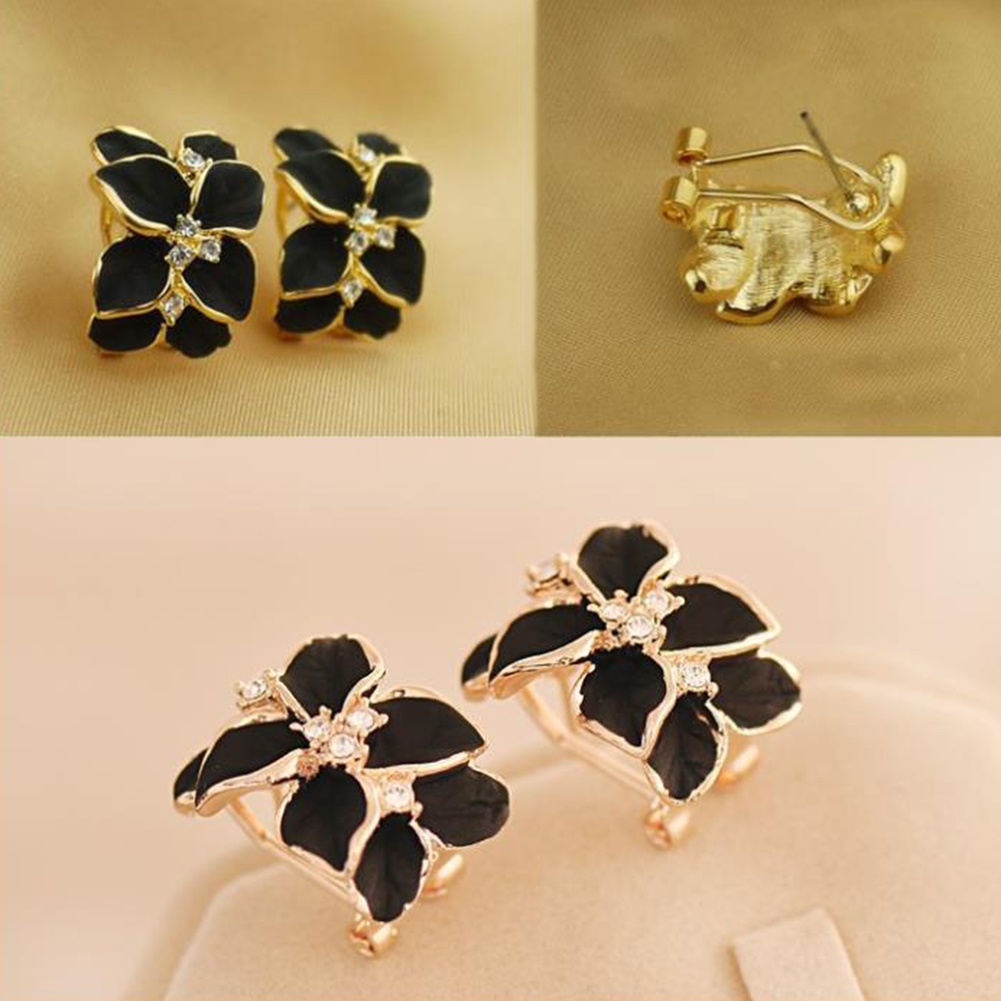 Anting Stud Desain Bunga Gardenia Aksen Berlian Imitasi Untuk Wanita