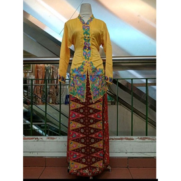 Kebaya Encim Modern Lengan Panjang Kebaya Encim Bordir Kebaya Betawi Modern Kebaya Kartini Kebaya Bordir Kebaya Jumbo Terbaru-Kuning