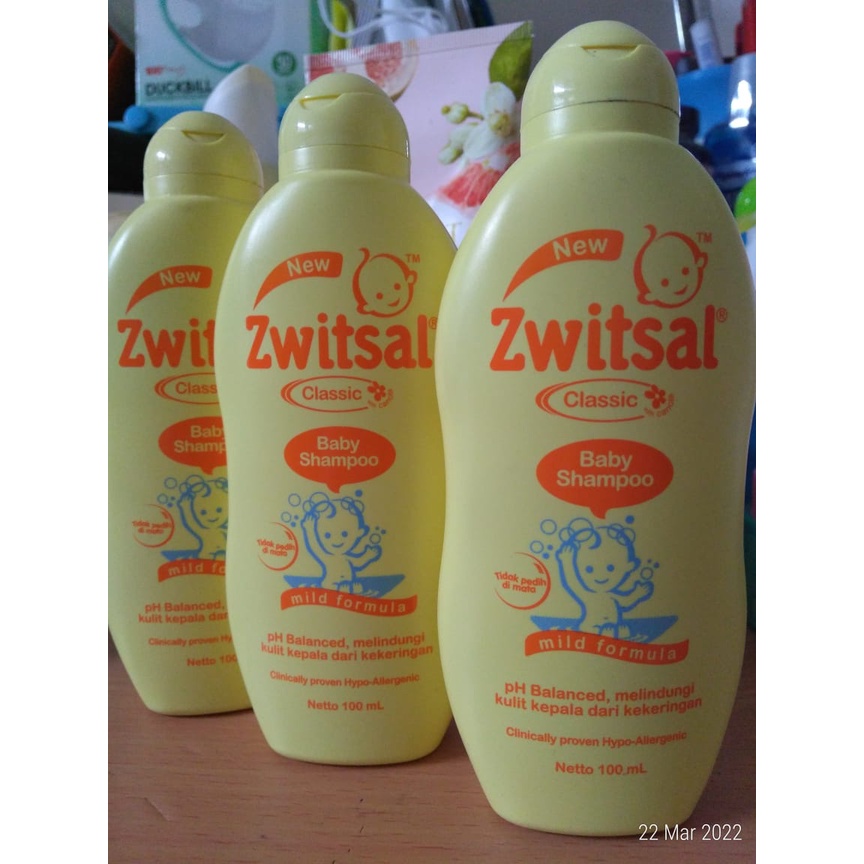 Zwitsal Classic Baby Shampoo mild formula 100ml pH balanced  Manfaat Membersihkan rambut dan kulit kepala bayi  Menutrisi rambut dan kulit kepala bayi. Melindungi kulit kepala bayi dari kekeringan dan melindungi iritasi ringan