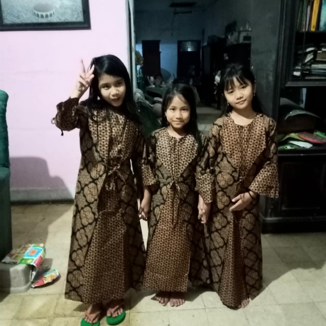 Wou Batik Couple Busui Sibulan Family Model Gamis Adipati Keluarga Anak Cewek Dan Cowok - Kg053