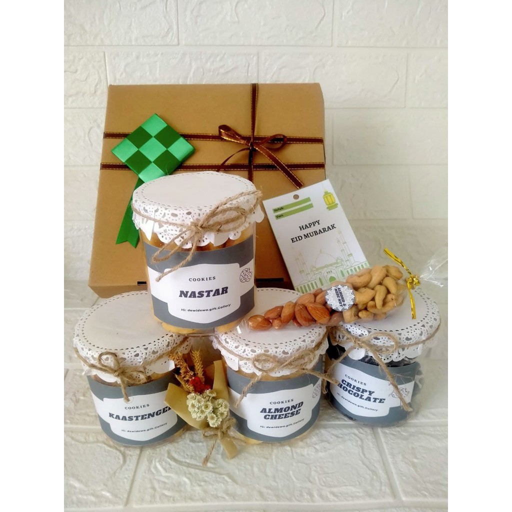 

Gift box hampers parcel lebaran hadiah ulang tahun birthday kue kering almond mete murah unik rustik