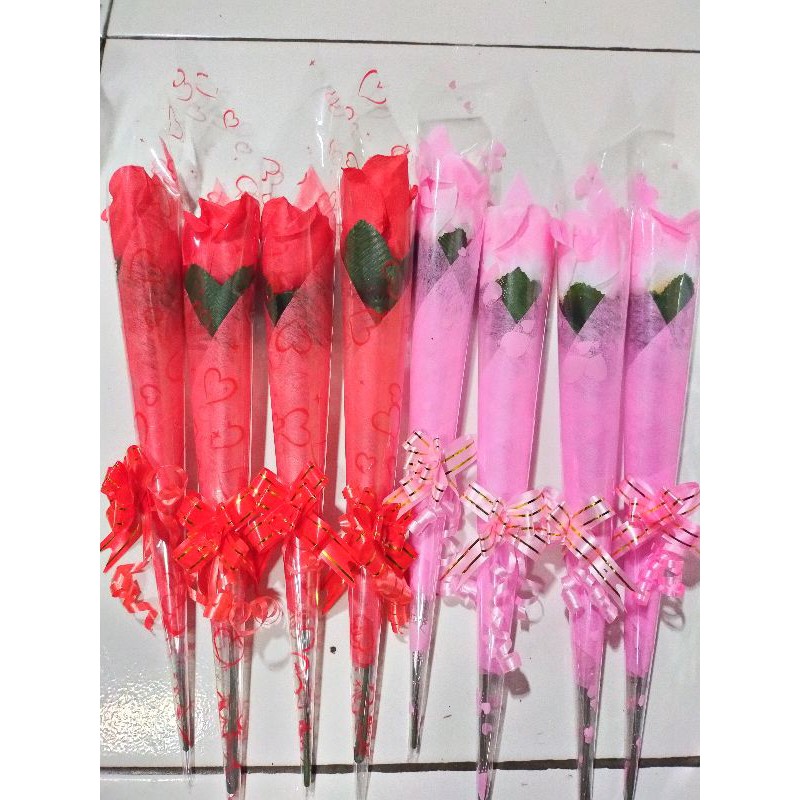 bunga mawar tangkai // bunga mawar plastik// bunga mawar tangkai plastik wisuda// buket mawar tangkai plastik murah