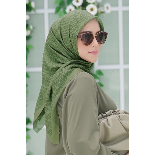 Tapis SATIN Square Buttonscarves