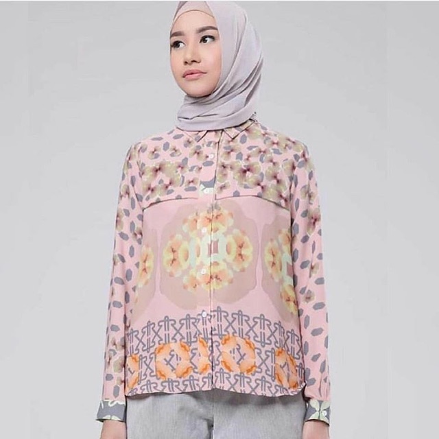 Abbey Top Ria Miranda