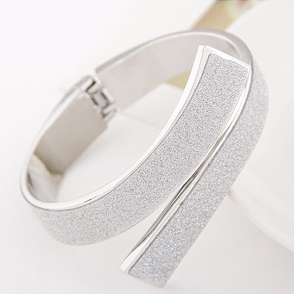 Hu Hu Hu Hu Hu Alat Bantu Pasang Kacamata♡ Gelang Bangle Open Cuff Desain Glitter Elegan Untuk Wanita