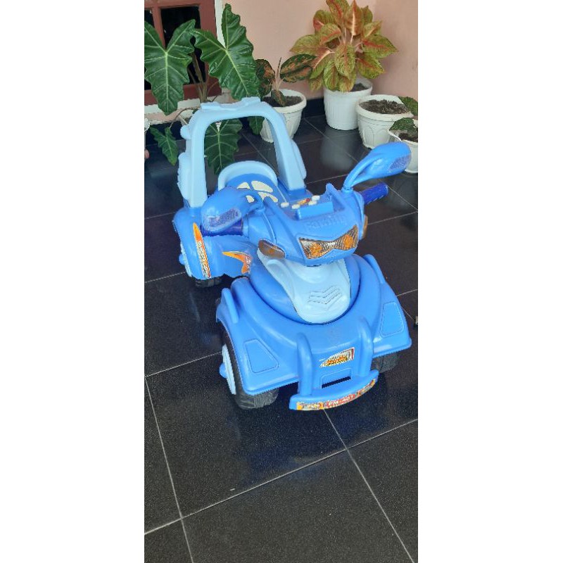 mobil aki/ mobil mainan/ motor mainan / merk family pekanbaru only