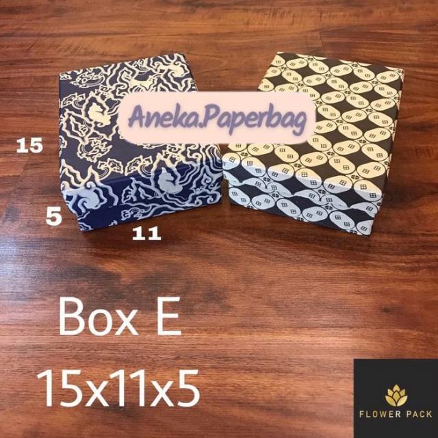 

Kotak Kado Gift Box E 15x11x5 Hadiah Bungkus Kado Kotak Jam Souvenir Terlaris
