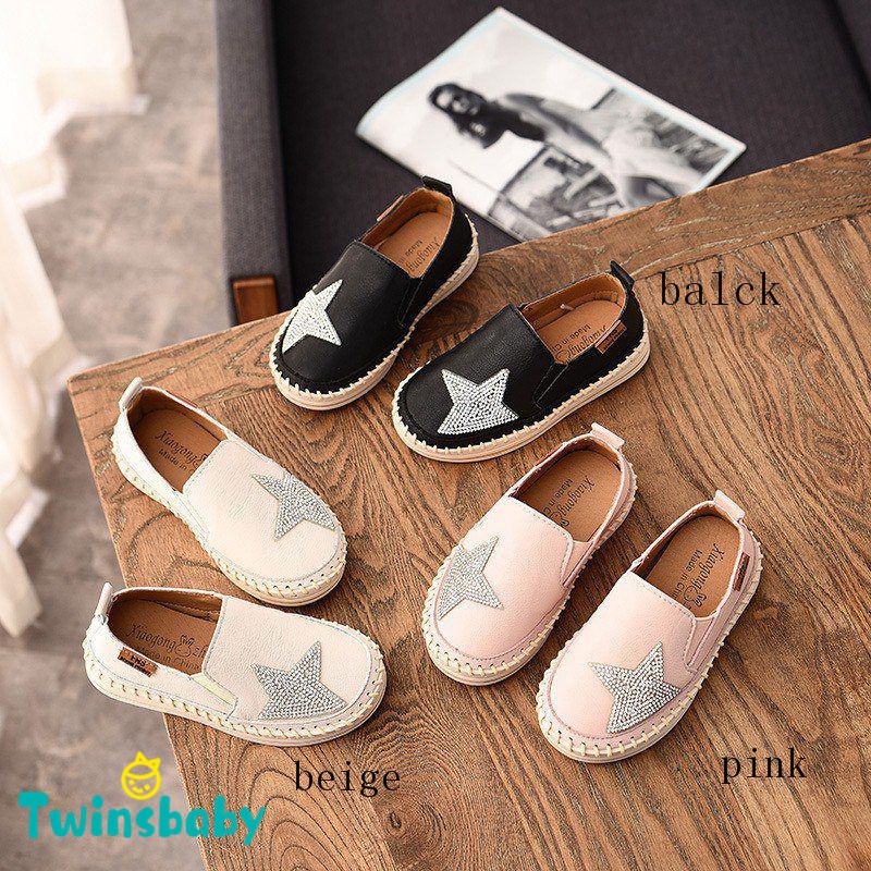Sepatu Sneakers Casual Dengan Bahan Breathable Dan Gambar