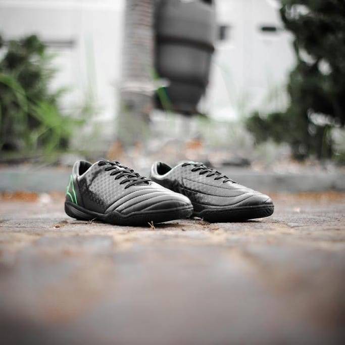 ortuseight utopia black in jr sepatu futsal