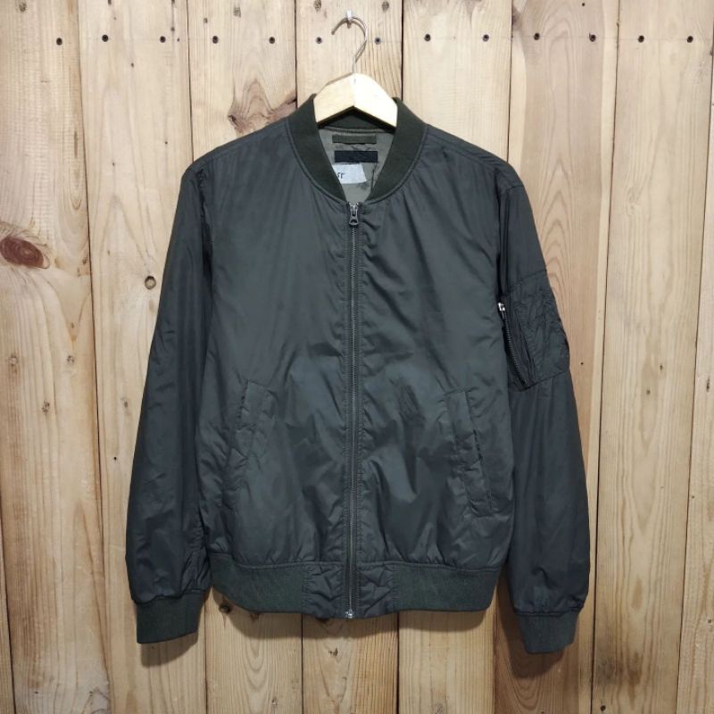BOMBER UNIQLO SECOND