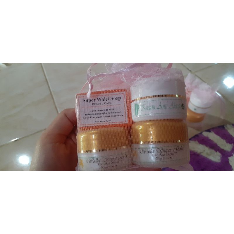 cream walet super gold