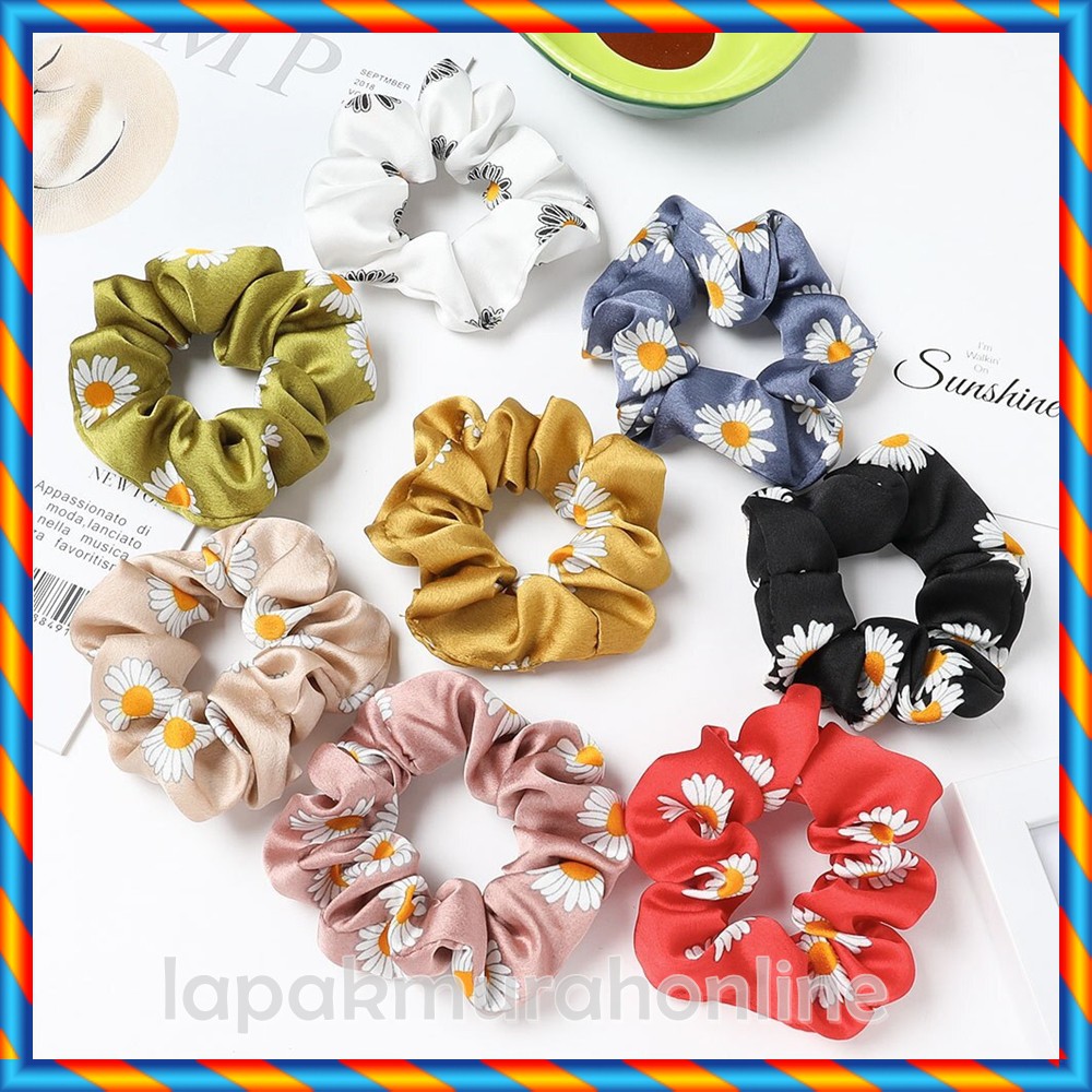 Scrunchie Satin Silk Korea / Ikat Rambut Korea Motif Bunga / Kunciran Rambut Scrunchie Bunga Daisy