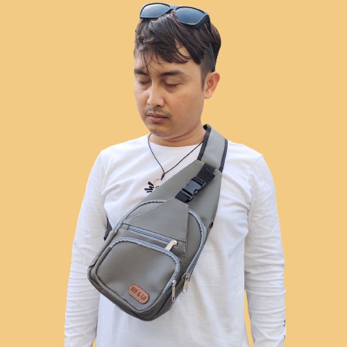 Tas Selempang Pria Cowok Laki-laki Waist Bag Sling Bag Casual Kasual Bahan Synthetic Leather untuk Traveling Jalan-jalan Warna Abu Murah dan Keren