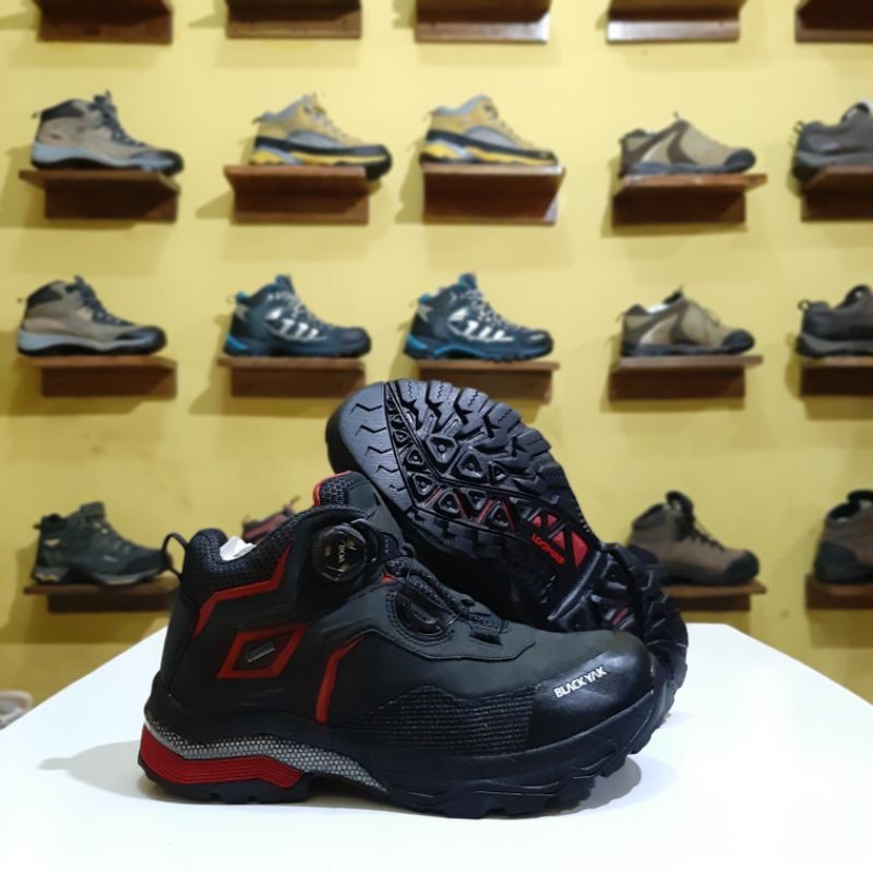 SEPATU OUTDOOR SECOND BLACKYAK